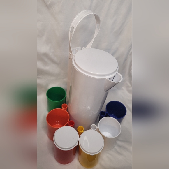 Vintage Ingrid picnic pitcher with cups attached - Picture 3 of 3